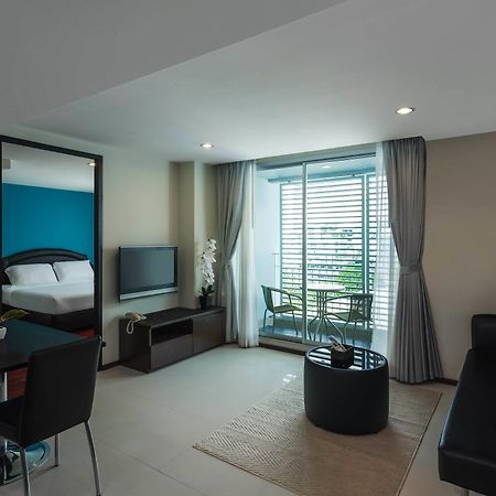 Отель Silom Lofts Бангкок Экстерьер фото