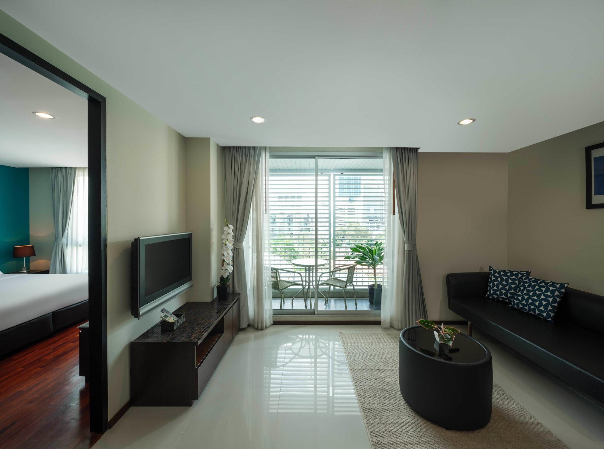 Отель Silom Lofts Бангкок Экстерьер фото