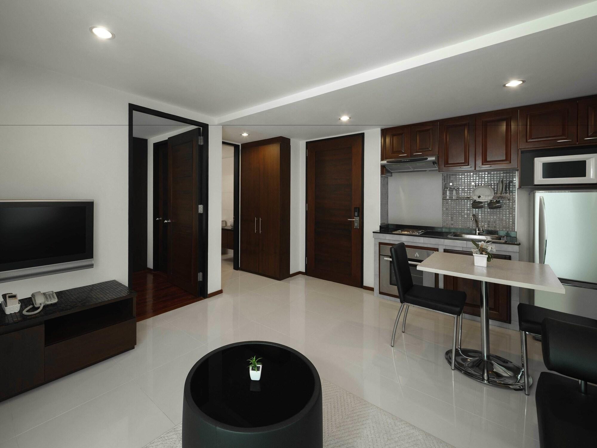 Отель Silom Lofts Бангкок Экстерьер фото