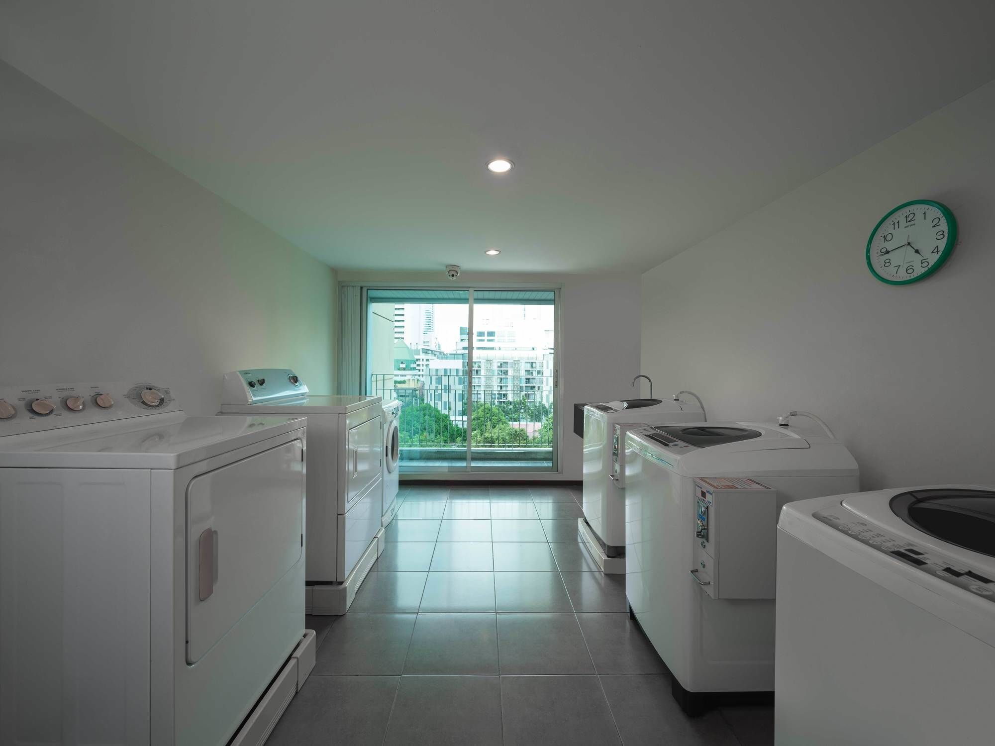 Отель Silom Lofts Бангкок Экстерьер фото