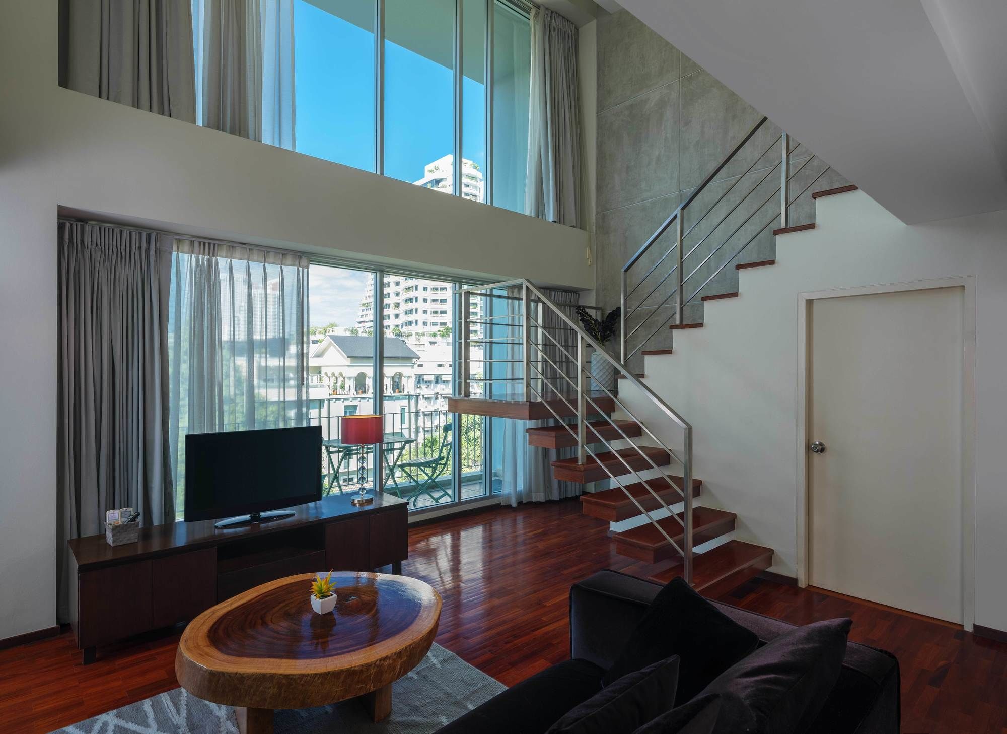 Отель Silom Lofts Бангкок Экстерьер фото